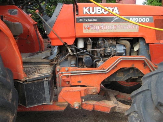 รถไถ Kubota M9000