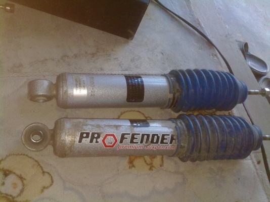 ขายโช๊คแก๊สหน้าสำหรับรถยกสูงครับ