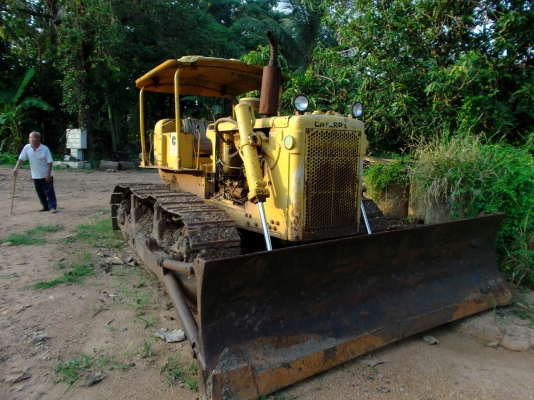 ขายด่วนรถแทรกเตอร์ตีนตะขาบCATD5สภาพสดมาก