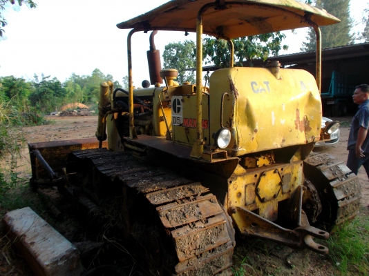 ขายด่วนรถแทรกเตอร์ตีนตะขาบCATD5สภาพสดมาก