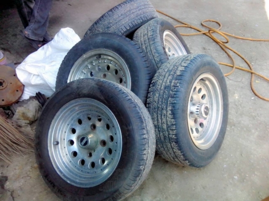 ขายแม็คพร้อมยาง..ขอบ.14.195/60..85..ยางปี..2010.ถอดออกจากรถเต่าคับ..5..วงคับขายถูก