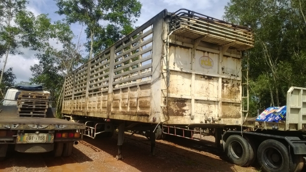 หางคอกรั้วสูงRCK รุ่งเจริญ ยาว 12 ม.ปี2545 สภาพดี พร้อมใช้งาน....