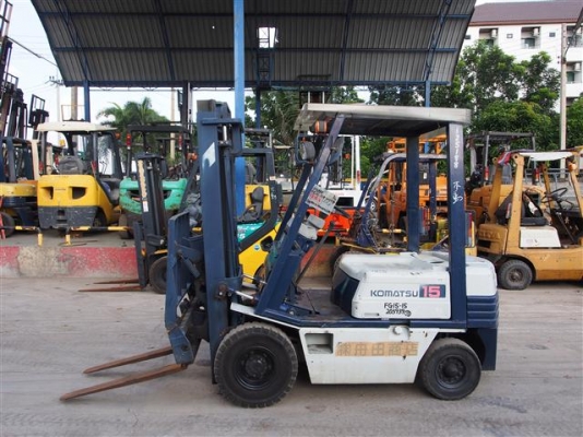 ** LOT 23/10/2556 ** KOMATSU FG15-15 เครื่องยนต์เบนซิล 4P เสา 3 เมตร H/F เกียร์ธรรมดา สนใจติดต่อ 083-062-0223