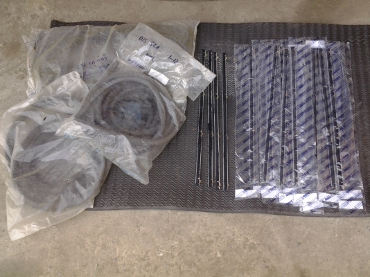 JOECLASSIC...ขายยางกระจกหน้าดัทสัน 520 521..500..ยางกระจกหลัง520 521..400..ยางขอบปรุะตู520 521  ซ้าย และ  ขวา เส้นละ 500 ยางรีดน้ำในนอกซ้ายขวาชุดละ1000สนใจสอบฤามได้