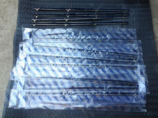 JOECLASSIC...ขายยางกระจกหน้าดัทสัน 520 521..500..ยางกระจกหลัง520 521..400..ยางขอบปรุะตู520 521  ซ้าย และ  ขวา เส้นละ 500 ยางรีดน้ำในนอกซ้ายขวาชุดละ1000สนใจสอบฤามได้