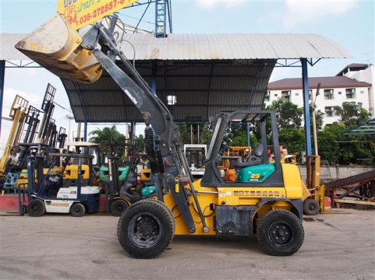 ** LOT 23/10/2556 ** KOMATSU SD23-6 เครื่องยนต์ดีเซล S6D102 ยกสูง 4 เมตร เกียร์ออโต้ สนใจติดต่อ 083-062-0223