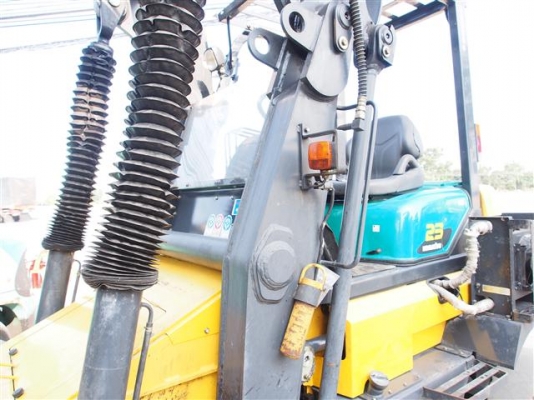 ** LOT 23/10/2556 ** KOMATSU SD23-6-86362 เครื่องยนต์ดีเซล S6D102 ยกสูง 5 เมตร เกียร์ออโต้ สนใจติดต่อ 083-062-0223