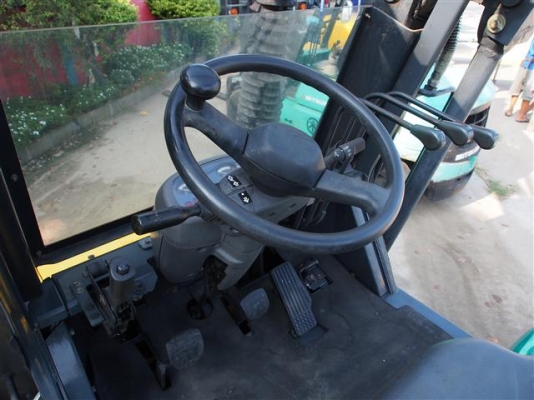 ** LOT 23/10/2556 ** KOMATSU SD23-6-86362 เครื่องยนต์ดีเซล S6D102 ยกสูง 5 เมตร เกียร์ออโต้ สนใจติดต่อ 083-062-0223
