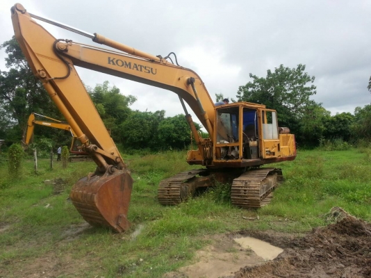 ขายแบ็คโฮ Komatsu PC200 รุ่น 3