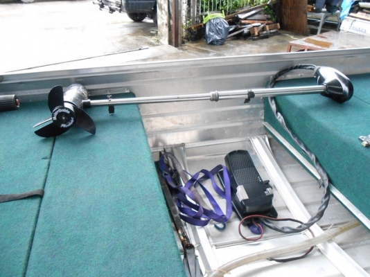 ต้องการขายเรืออลูมิเนียมติดเครื่อง Mercury Sea Pro ขนาด 12 ฟุต ต้องการขายเรืออลูมิเนียมติดเครื่อง Mercury Sea Pro ขนาด 12 ฟุต