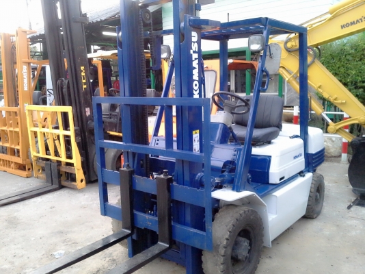 ขายถูก KOMATSU FD25-11 ขนาด2.5ตัน เสาสูง3เมตร เกียร์ธรรมดา เครื่องดีเซล4D95