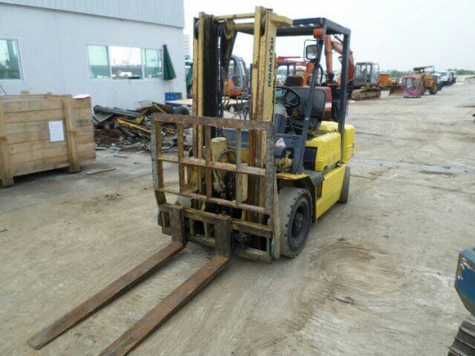 ขายถูก KOMATSU FD25-11 ขนาด2.5ตัน เสาสูง3เมตร เกียร์ธรรมดา เครื่องดีเซล4D95