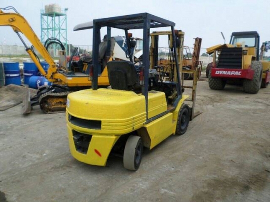 ขายถูก KOMATSU FD25-11 ขนาด2.5ตัน เสาสูง3เมตร เกียร์ธรรมดา เครื่องดีเซล4D95