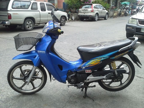 wave 125 s ปี 46 ล้อแม็ก  สีน้ำเงิน  เครื่องเดิมแน่น ชุดสีสวย เอกสารชุดโอนครบ(รถป้ายเหลือง)