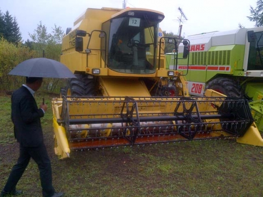 Model:TX65 PLUS Maker:NEW HOLLAND Table width: 4.5M Year:2000 Hour:960 Strow สนใจติดต่อสอบถามได้เลยค่ะที่เบอร์ 087-3310254 เจี๊ยบ TOS