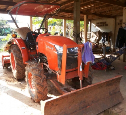 KUBOTA L3608 - 2 เพลา รถทำงาน 1,333 ชม. อุปกรณ์มีให้ครบพร้อม มีใบมีดดันหน้า,โรตารี่,ผานพรวนดิน 3,ผานพรวนดิน 5 อุปกรณ์ทุกชิ้นอยู่ในสภาพดีพร้อมใช้งาน เครื่องแน่นแรงดีเดิมๆ ระบบของเหลวไฮดรอลิกส์ไม่มีแตกเยิ้ม ช่วงล่างแน่นดี ยางสภาพดีหน้าหลังประมาณ 70\% พร้อมใช KUBOTA L3608 - 2 เพลา รถทำงาน 1,333 ชม. อุปกรณ์มีให้ครบพร้อม มีใบมีดดันหน้า,โรตารี่,ผานพรวนดิน 3,ผานพรวนดิน 5 อุปกรณ์ทุกชิ้นอยู่ในสภาพดีพร้อมใช้งาน เครื่องแน่นแรงดีเดิมๆ ระบบของเหลวไฮดรอลิกส์ไม่มีแตกเยิ้ม ช่วงล่างแน่นดี ยางสภาพดีหน้าหลังประมาณ 70\% พร้อมใช