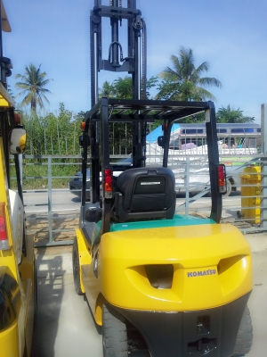 ขายถูก komatsu fd25-16ขนาด2.5ตัน เสาสูง4.5เมตร เกียร์ออร์โต้ เครื่องดีเซล4d94le ชั่วโมงการใช้งาน1xxxกว่าชั่วโมง