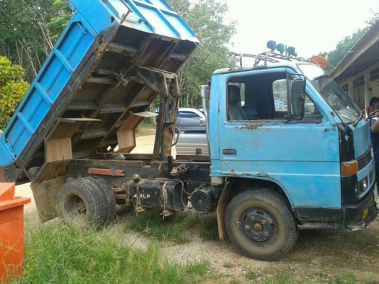 รถอีซูซุ 6 ล้อดั้ม NKR 55 EU5. 88 แรงม้า ปี 37 สนใจติดต่อ 081 - 6079515 รถอีซูซุ 6 ล้อดั้ม NKR 55 EU5. 88 แรงม้า ปี 37 สนใจติดต่อ 081 - 6079515