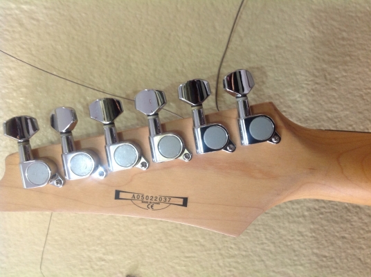 ขายกีตาร์มือโปร. มือสองสภาพใหม่