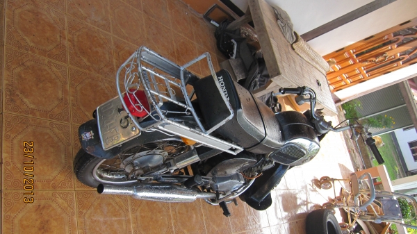 ขายๆๆ ชี92 ชีหมูจู๊ดๆๆสวยๆอะไหล่เดิมๆทั้งคันเครื่องทำมาใหม่แปลงcdi เรียบร้อยครับขี่ดีไม่มีสดุดเครื่องสตาร์ทีเดียวติดไม่ดังไม่หอนไม่เยิ้มมาลองขับดูก่อนได้ครับ....no-bookออกใบซื้อขายให้ครับ.....ขายที่40000บาทเรื่อยๆครับไม่รีบ....ขายได้ขายครับ สนใจติดต่อ080-