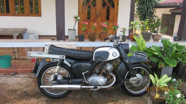 ขายๆๆ ชี92 ชีหมูจู๊ดๆๆสวยๆอะไหล่เดิมๆทั้งคันเครื่องทำมาใหม่แปลงcdi เรียบร้อยครับขี่ดีไม่มีสดุดเครื่องสตาร์ทีเดียวติดไม่ดังไม่หอนไม่เยิ้มมาลองขับดูก่อนได้ครับ....no-bookออกใบซื้อขายให้ครับ.....ขายที่40000บาทเรื่อยๆครับไม่รีบ....ขายได้ขายครับ สนใจติดต่อ080-