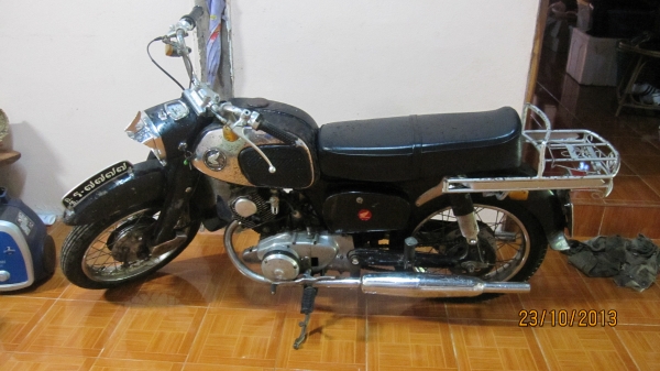 ขายๆๆ ชี92 ชีหมูจู๊ดๆๆสวยๆอะไหล่เดิมๆทั้งคันเครื่องทำมาใหม่แปลงcdi เรียบร้อยครับขี่ดีไม่มีสดุดเครื่องสตาร์ทีเดียวติดไม่ดังไม่หอนไม่เยิ้มมาลองขับดูก่อนได้ครับ....no-bookออกใบซื้อขายให้ครับ.....ขายที่40000บาทเรื่อยๆครับไม่รีบ....ขายได้ขายครับ สนใจติดต่อ080-