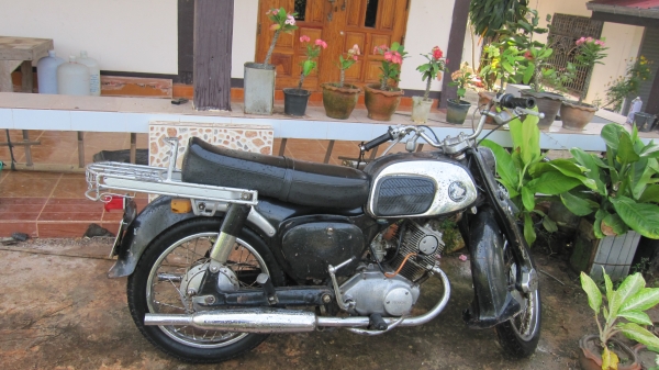 ขายๆๆ ชี92 ชีหมูจู๊ดๆๆสวยๆอะไหล่เดิมๆทั้งคันเครื่องทำมาใหม่แปลงcdi เรียบร้อยครับขี่ดีไม่มีสดุดเครื่องสตาร์ทีเดียวติดไม่ดังไม่หอนไม่เยิ้มมาลองขับดูก่อนได้ครับ....no-bookออกใบซื้อขายให้ครับ.....ขายที่40000บาทเรื่อยๆครับไม่รีบ....ขายได้ขายครับ สนใจติดต่อ080-