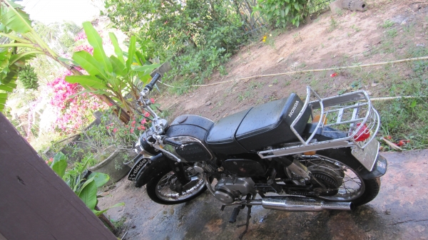 ขายๆๆ ชี92 ชีหมูจู๊ดๆๆสวยๆอะไหล่เดิมๆทั้งคันเครื่องทำมาใหม่แปลงcdi เรียบร้อยครับขี่ดีไม่มีสดุดเครื่องสตาร์ทีเดียวติดไม่ดังไม่หอนไม่เยิ้มมาลองขับดูก่อนได้ครับ....no-bookออกใบซื้อขายให้ครับ.....ขายที่40000บาทเรื่อยๆครับไม่รีบ....ขายได้ขายครับ สนใจติดต่อ080-