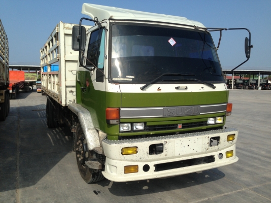 รถบรรทุก 6 ล้อ สภาพดี ยางดีทุกเส้น รถพร้อมใช้งาน