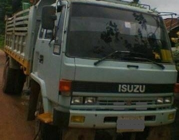 ISUZU ROCKY 175 HP TURBO 6BG1 หกล้อดั๊มพ์ กระบะดั๊มพ์เหล็กคอกเกษตร 6 ตันความยาว 5 เมตรสภาพสวย เครื่องแห้งแรงดี ภายในเก๋งคอนโซลครบพร้อม พวงมาลัยเพาเวอร์ ช่วงล่างใหญ่คัชซีไม่มีบวม ยาง 9.00 ขอบ 20 สภาพดีพร้อมใช้งาน เอกสารทะเบียนครบพร้อม ราคาต่อรองได้ครับ