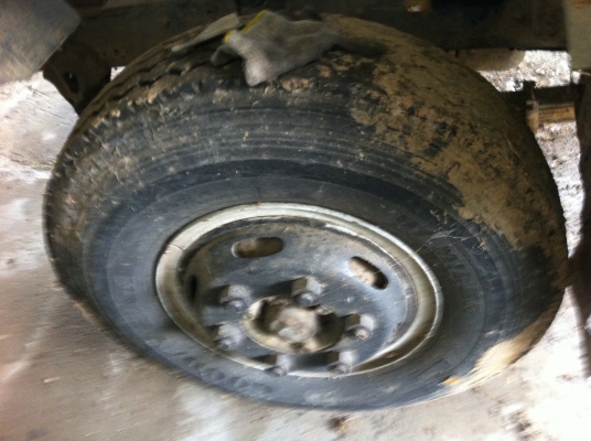 ขายรถ 6 ล้อ กระบะคาร์โก้ หางเทเลอร์ รวม 2 คัน HINO FC2W เครื่อง 120 ทั้ง 2 คัน สนใจโทร