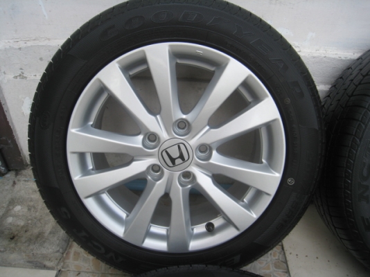 ขายล้อแม็ก Honda civic fb ป้ายแดง 16"x6.5" et45 5รู114.3 +ยางปี 0813 สนใจติดต่อเล็กคลองสามครับ (081-3747940)