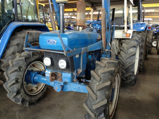 ขายรถไถนำเข้าFORD3930ขนาด3สูบ60แรง2เพลาคานหน้าคาลาโร่ พึ่งลงเรือมาสวยๆยางเต็ม