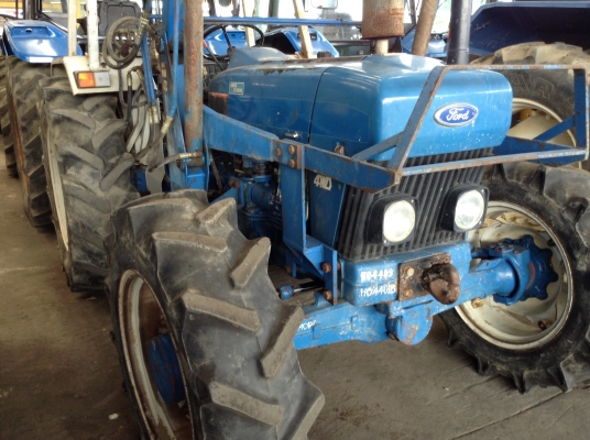 ขายรถไถนำเข้าFORD3930ขนาด3สูบ60แรง2เพลาคานหน้าคาลาโร่ พึ่งลงเรือมาสวยๆยางเต็ม