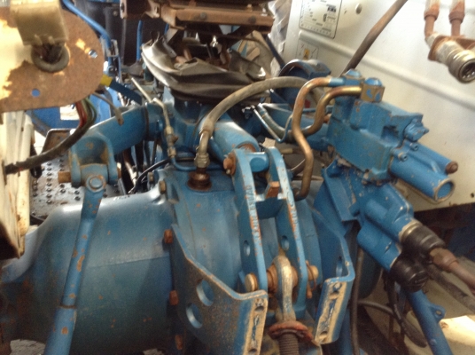 ขายรถไถนำเข้าFORD3930ขนาด3สูบ60แรง2เพลาคานหน้าคาลาโร่ พึ่งลงเรือมาสวยๆยางเต็ม