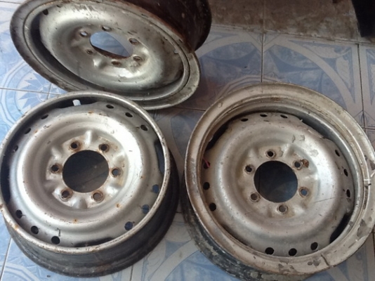 ล้อคิ้ว ขอบ 16 น็อต 6 รู -ขายแล้วครับ-