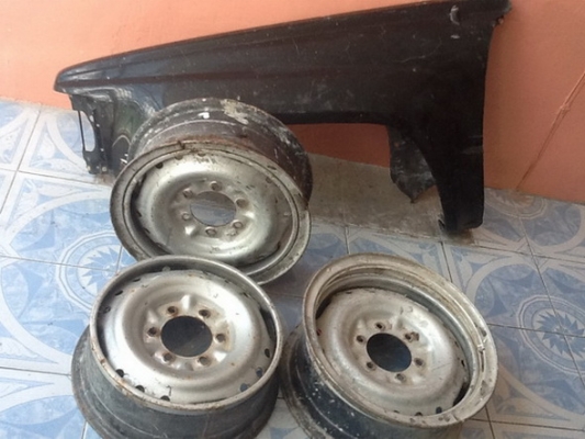 ล้อคิ้ว ขอบ 16 น็อต 6 รู -ขายแล้วครับ-