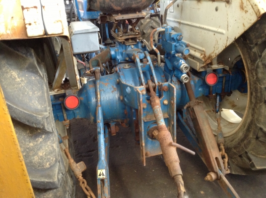 ขายรถไถFORD3930ขนาด3สูบ2เพลา60แรง นำเข้าจากต่างประเทศสวยๆเครื่องแห้งยางเต็มพร้อมลุยงาน