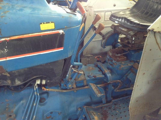 ขายรถไถFORD3930ขนาด3สูบ2เพลา60แรง นำเข้าจากต่างประเทศสวยๆเครื่องแห้งยางเต็มพร้อมลุยงาน