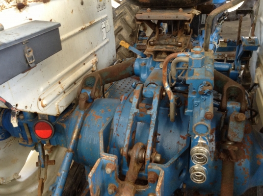 ขายรถไถFORD3930ขนาด3สูบ2เพลา60แรง นำเข้าจากต่างประเทศสวยๆเครื่องแห้งยางเต็มพร้อมลุยงาน