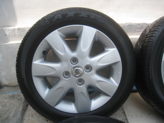 ขายแม็กมือสอง Nissan march 15"x5.5" et50 4รู100 +ยางสัปดาห์ที่ 45ปี 12 สนใจติดต่อเล็กคลองสามครับ (081-3747940)
