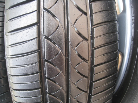 ขายแม็กมือสอง Nissan march 15"x5.5" et50 4รู100 +ยางสัปดาห์ที่ 45ปี 12 สนใจติดต่อเล็กคลองสามครับ (081-3747940)