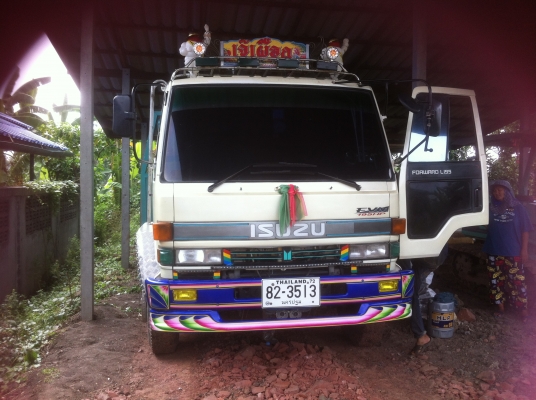 ขายด่วนรถเทเลอร์สิบล้อ ISUZU 2 เพลา บรรทุกรถแบ็คโฮ เครื่อง 185 คัชชีสวย หัวตาหวานสวยๆๆจริงๆๆ