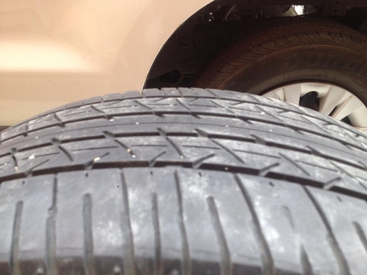 ขายยาง BRIDGESTONE 215/55/17 ปี10 ชุดละ 3,400 บาท ขายยาง BRIDGESTONE 215/55/17 ปี10 ชุดละ 3,400 บาท