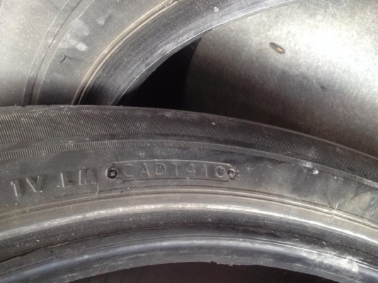 ขายยาง BRIDGESTONE 215/55/17 ปี10 ชุดละ 3,400 บาท ขายยาง BRIDGESTONE 215/55/17 ปี10 ชุดละ 3,400 บาท