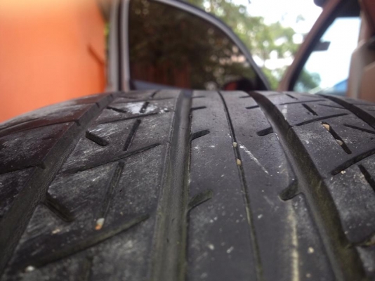 ขายยาง BRIDGESTONE 215/55/17 ปี10 ชุดละ 3,400 บาท