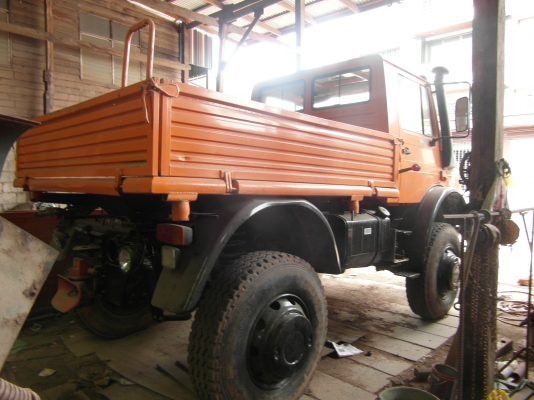 รถกระบะ 4ล้อ ยี่ห้อเบนซ์