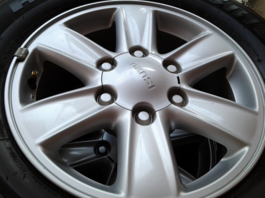 ขายยางพร้อมแม็กซ์ ขนาด 245/70ขอบ16 รุ่น 689 ปี2012 ของดีแม็กซ์ตัวใหม่