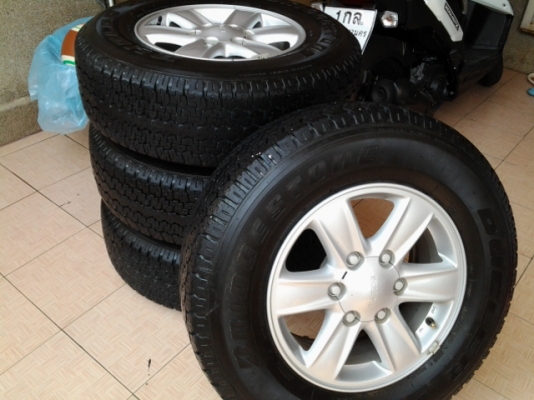 ขายยางพร้อมแม็กซ์ ขนาด 245/70ขอบ16 รุ่น 689 ปี2012 ของดีแม็กซ์ตัวใหม่