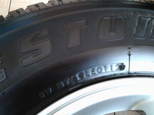 ขายยางพร้อมแม็กซ์ ขนาด 245/70ขอบ16 รุ่น 689 ปี2012 ของดีแม็กซ์ตัวใหม่